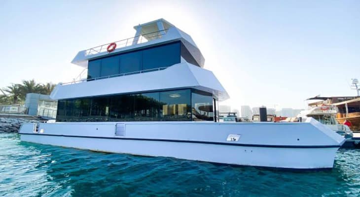 Royal Inn Houseboat — Floating lounge — photo 1